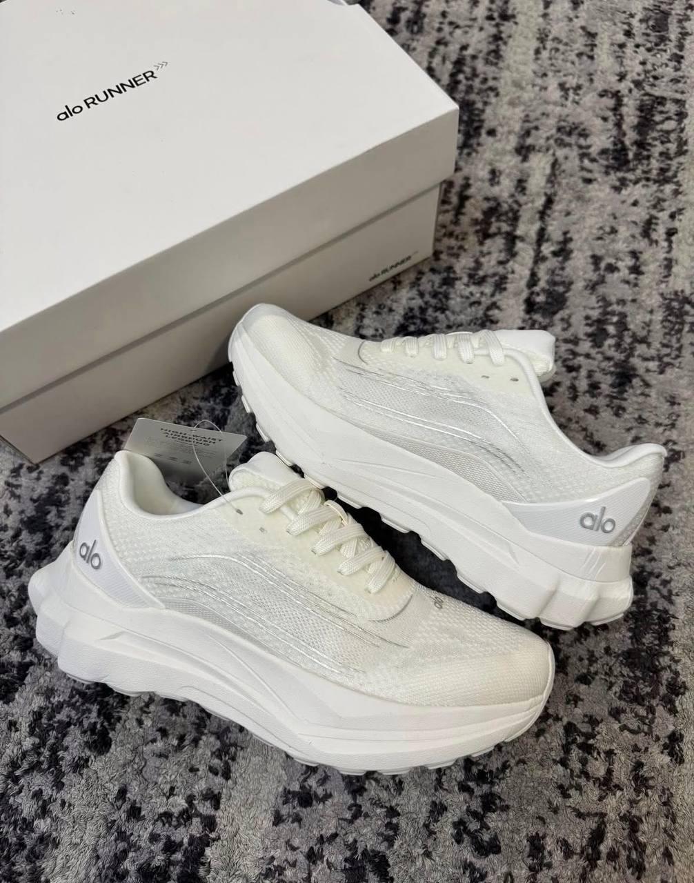 ALO yoga runner all white