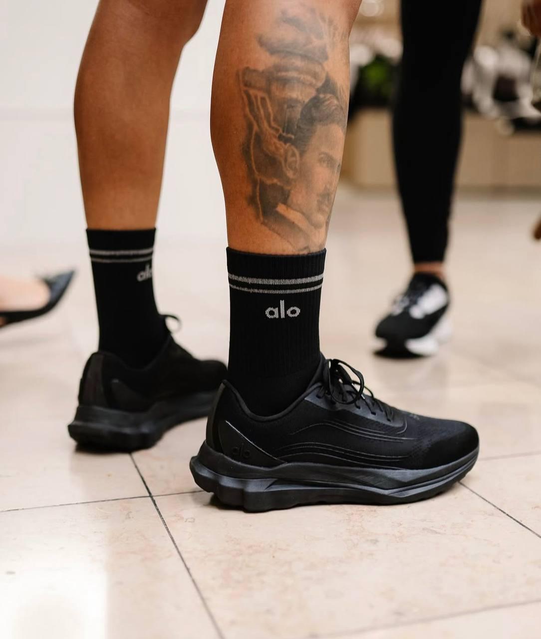 ALO yoga runner all black